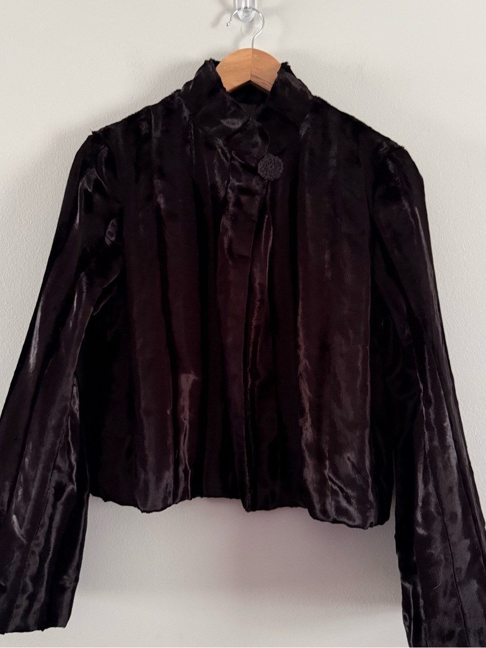 Cropped Black Faux-Fur Teddy Jacket with Decorative Clasp - Women - Picture 2 of 7